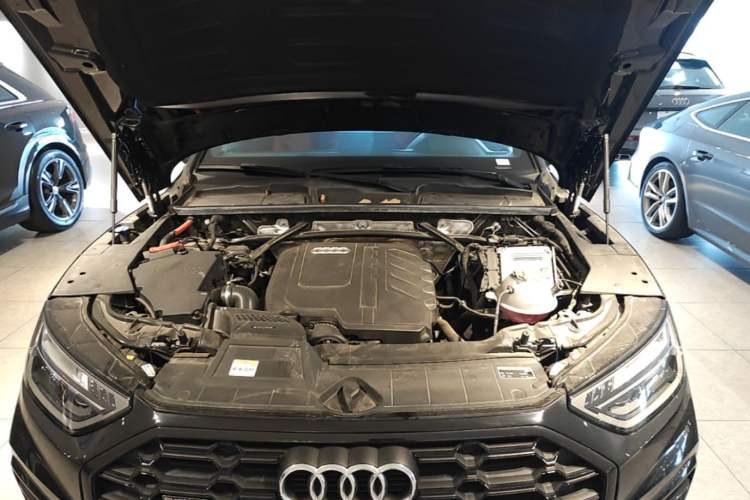 Used Audi Q5L 2025 quattro 45th Anniversary Edition 40 TFSI Luxury Dynamic Model Engine Bay