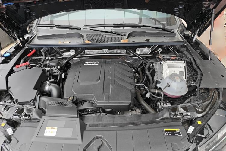 Used Audi Q5L 2025 40 TFSI Luxury Dynamic Edition Engine Bay