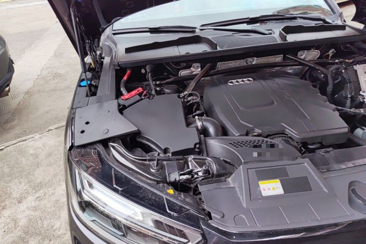 Used Audi Q5L 2025 40 TFSI Fashionable and Dynamic Edition Engine Bay Right
