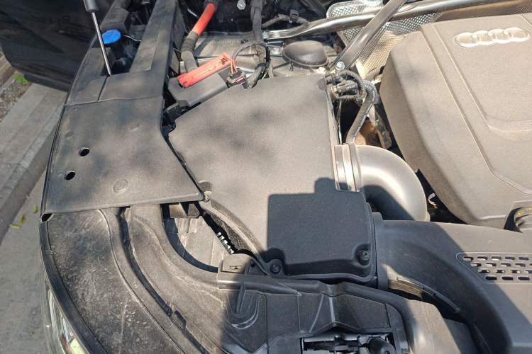 Used Audi Q5L 2025 45 TFSI Luxury Dynamic Edition Engine Bay Right