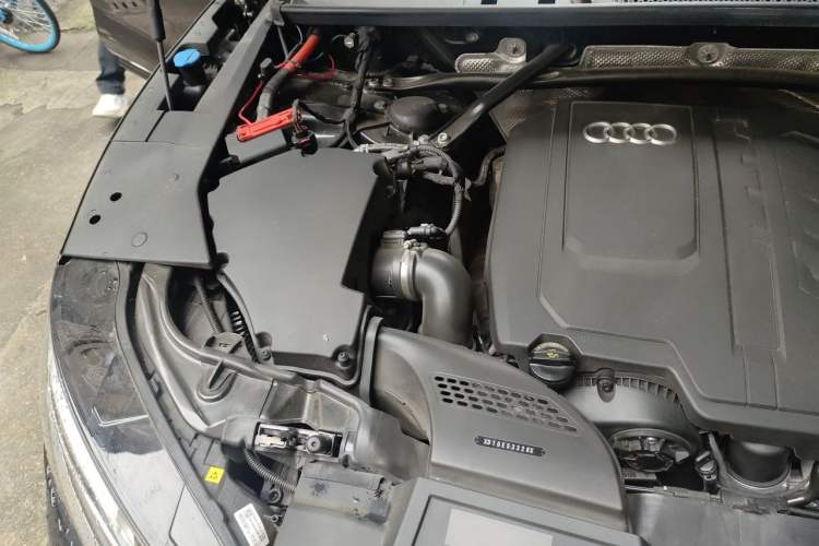 Used Audi Q5L 2025 40 TFSI Luxury Dynamic Edition Engine Bay Right