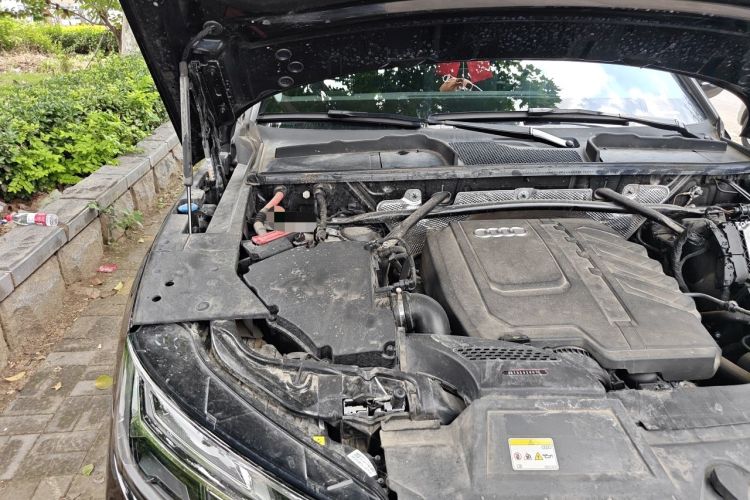 Used Audi Q5L 2025 quattro 45th Anniversary Edition 40 TFSI Sporty and Dynamic Model Engine Bay Right