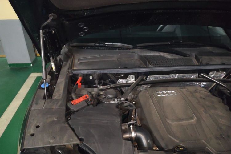 Used Audi Q5L 2025 40 TFSI Fashionable and Dynamic Edition Engine Bay Right
