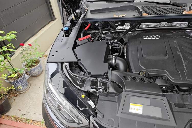 Used Audi Q5L 2025 40 TFSI Luxury Dynamic Edition Engine Bay Right