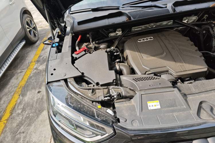Used Audi Q5L 2025 40 TFSI Luxury Dynamic Edition Engine Bay Right
