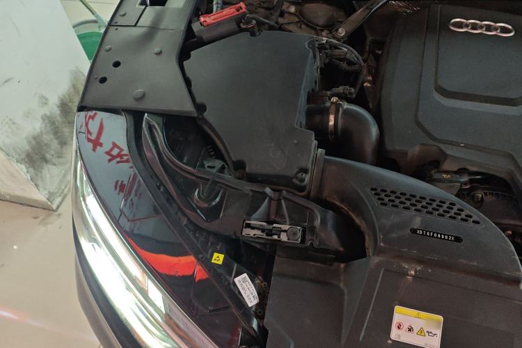 Used Audi Q5L 2025 40 TFSI Luxury Dynamic Edition Engine Bay Right