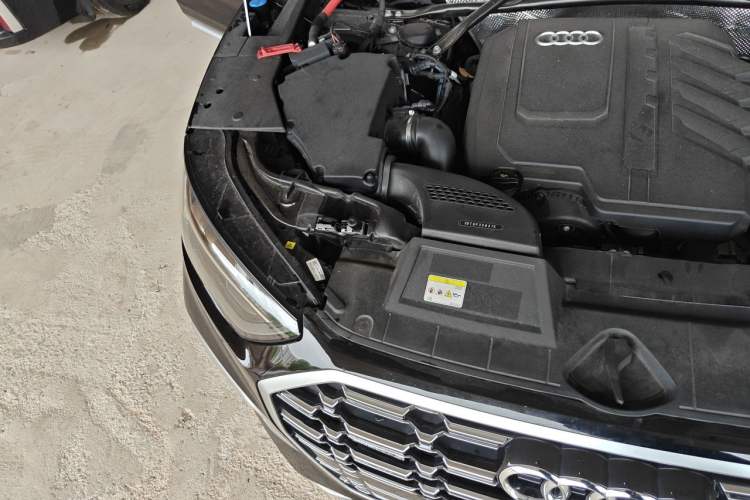 Used Audi Q5L 2025 quattro 45th Anniversary Edition 40 TFSI Sporty and Dynamic Model Engine Bay Right