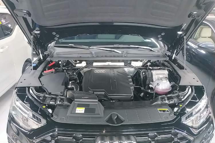 Used Audi Q5L 2025 quattro 45th Anniversary Edition 40 TFSI Luxury Dynamic Model Engine Bay