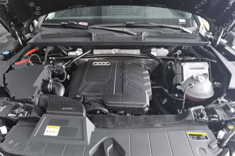 Used Audi Q5L 2025 quattro 45th Anniversary Edition 40 TFSI Sporty and Dynamic Model Engine Bay