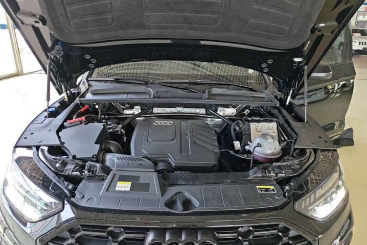 Used Audi Q5L 2025 quattro 45th Anniversary Edition 45 TFSI Prestige Dynamic Model Engine Bay