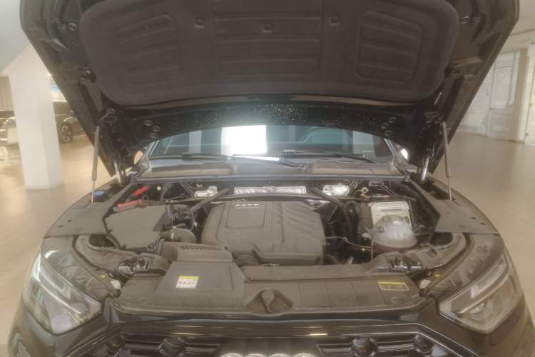 Used Audi Q5L 2025 quattro 45th Anniversary Edition 40 TFSI Luxury Dynamic Model Engine Bay