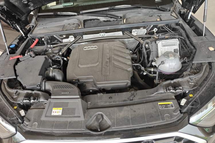 Used Audi Q5L 2025 quattro 45th Anniversary Edition 40 TFSI Sporty and Dynamic Model Engine Bay