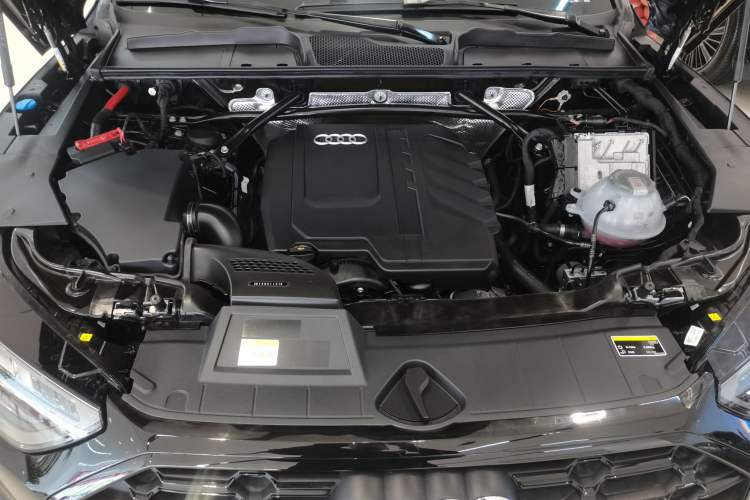 Used Audi Q5L 2025 quattro 45th Anniversary Edition 45 TFSI Luxury Dynamic Model Engine Bay