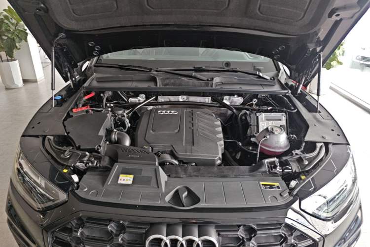 Used Audi Q5L 2025 quattro 45th Anniversary Edition 40 TFSI Luxury Dynamic Model Engine Bay