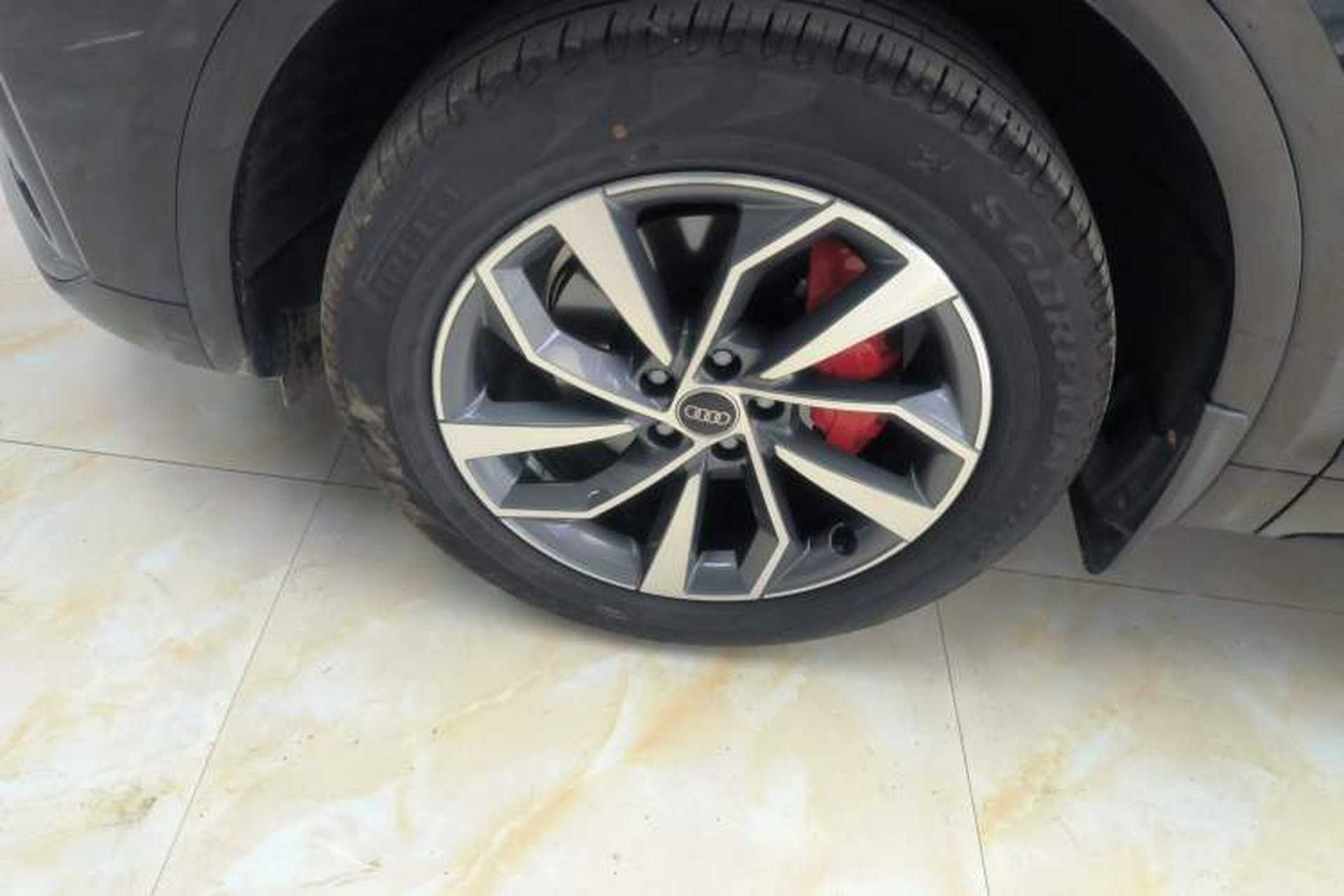 Used Audi Q5L 2025 quattro 45th Anniversary Edition 40 TFSI Luxury Dynamic Model Exterior 4