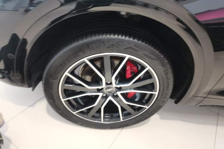 Used Audi Q5L 2025 quattro 45th Anniversary Edition 45 TFSI Luxury Dynamic Model Exterior 4