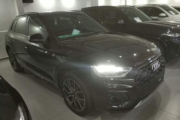 Used Audi Q5L 2025 45 TFSI Luxury Dynamic Edition Front Right 45 Deg