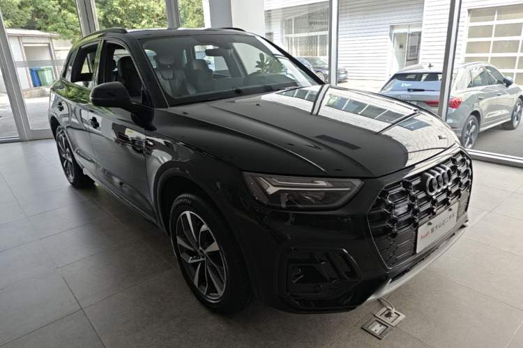 Used Audi Q5L 2025 quattro 45th Anniversary Edition 40 TFSI Luxury Dynamic Model Front Right 45 Deg