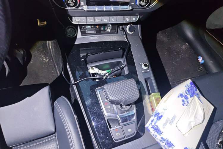 Used Audi Q5L 2025 quattro 45th Anniversary Edition 45 TFSI Luxury Dynamic Model Gear Lever