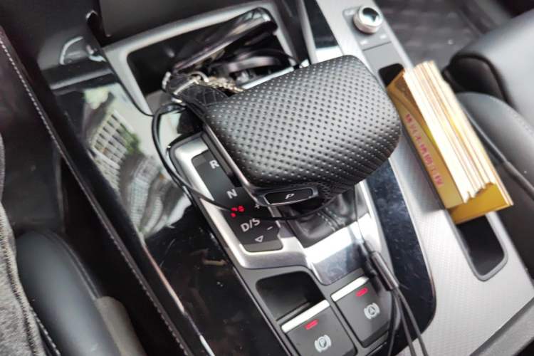 Used Audi Q5L 2025 40 TFSI Fashionable and Dynamic Edition Gear Lever