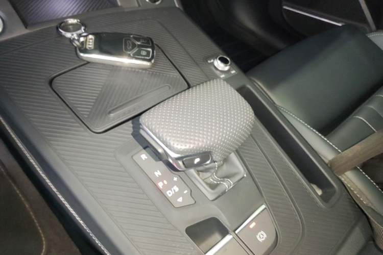 Used Audi Q5L 2025 45 TFSI Luxury Dynamic Edition Gear Lever