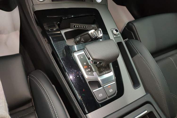 Used Audi Q5L 2025 40 TFSI Luxury Dynamic Edition Gear Lever