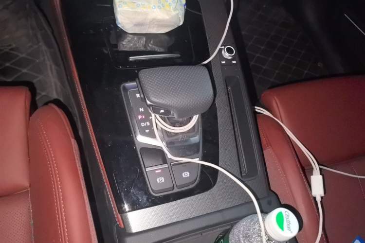Used Audi Q5L 2025 quattro 45th Anniversary Edition 45 TFSI Luxury Dynamic Model Gear Lever