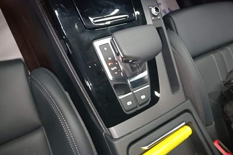 Used Audi Q5L 2025 40 TFSI Luxury Dynamic Edition Gear Lever