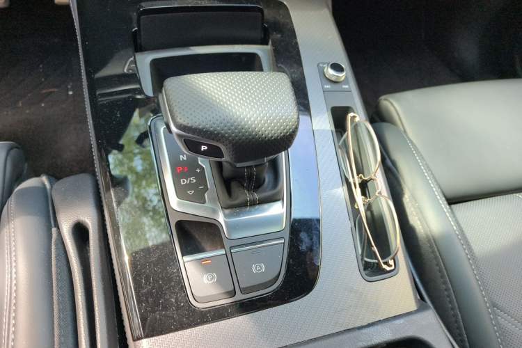 Used Audi Q5L 2025 40 TFSI Luxury Dynamic Edition Gear Lever