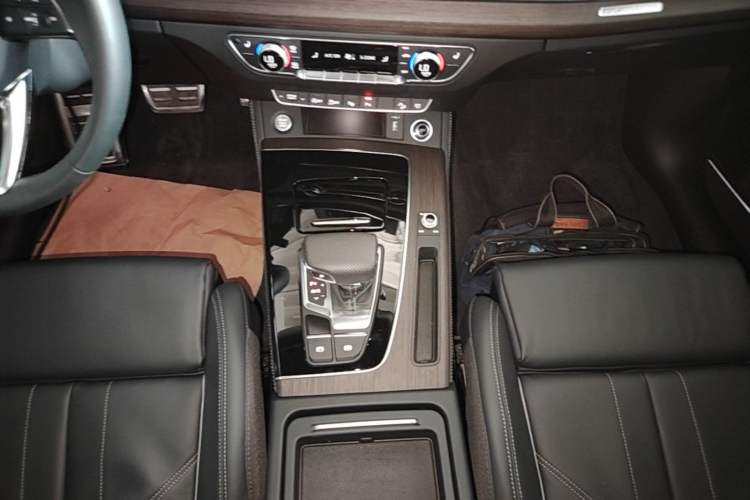 Used Audi Q5L 2025 45 TFSI Prestige Dynamic Edition Gear Lever