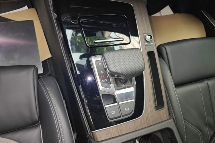 Used Audi Q5L 2025 45 TFSI Prestige Dynamic Edition Gear Lever