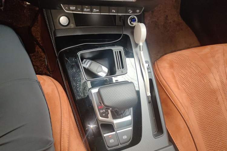 Used Audi Q5L 2025 40 TFSI Luxury Dynamic Edition Gear Lever
