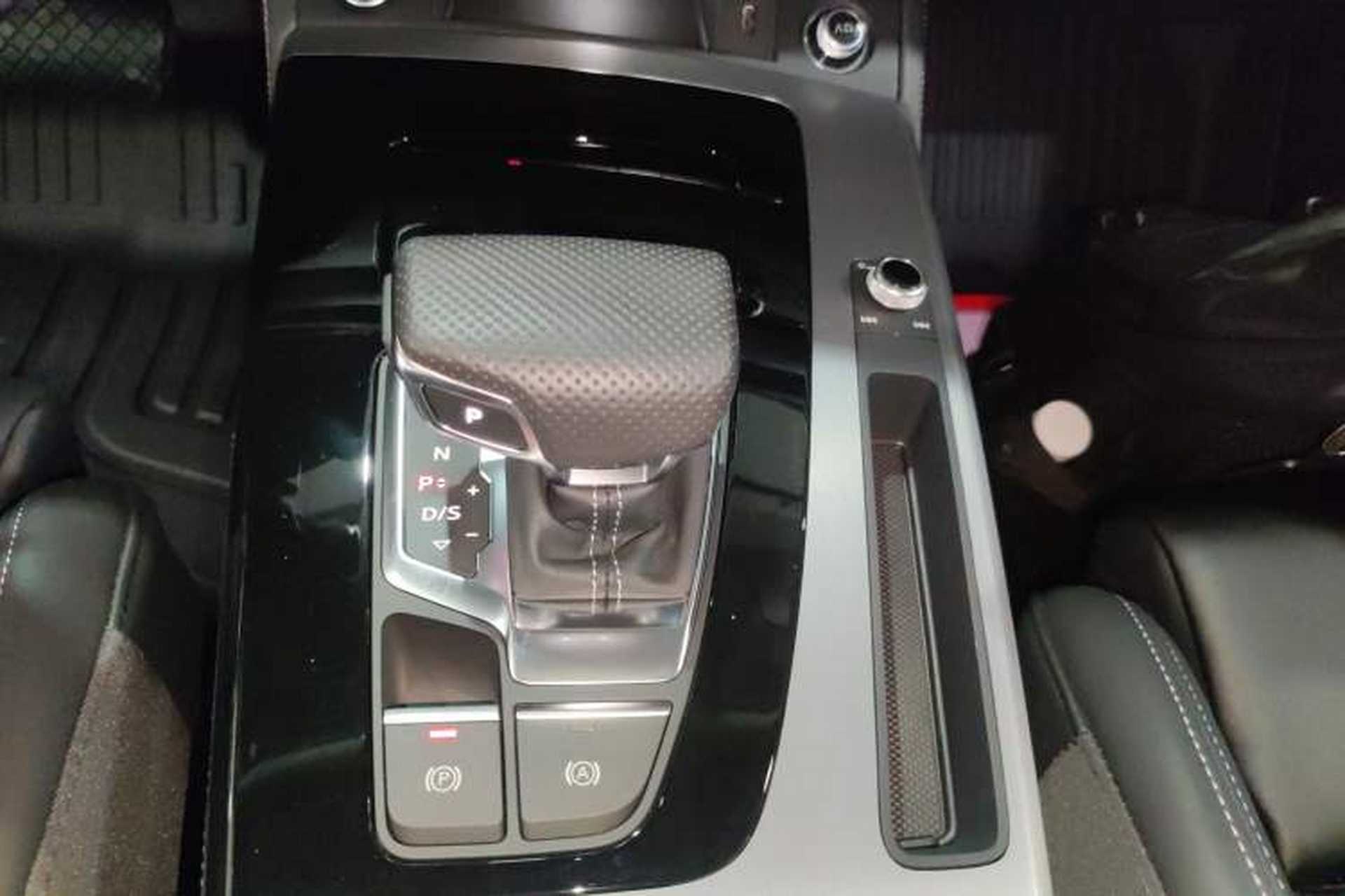Used Audi Q5L 2025 quattro 45th Anniversary Edition 40 TFSI Sporty and Dynamic Model Gear Lever