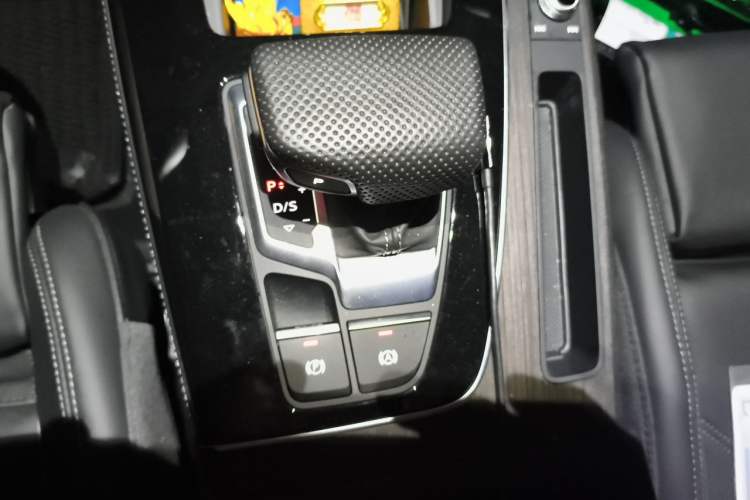 Used Audi Q5L 2025 45 TFSI Prestige Dynamic Edition Gear Lever