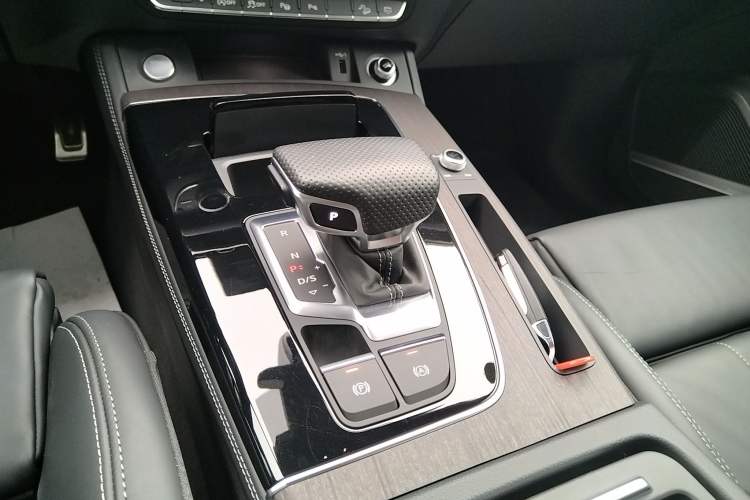 Used Audi Q5L 2025 45 TFSI Prestige Dynamic Edition Gear Lever