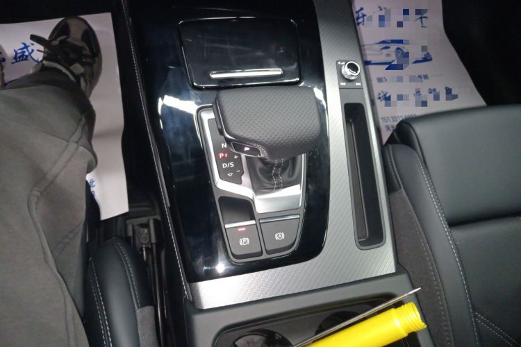 Used Audi Q5L 2025 quattro 45th Anniversary Edition 45 TFSI Luxury Dynamic Model Gear Lever