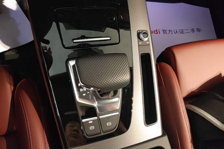 Used Audi Q5L 2025 quattro 45th Anniversary Edition 40 TFSI Luxury Dynamic Model Gear Lever