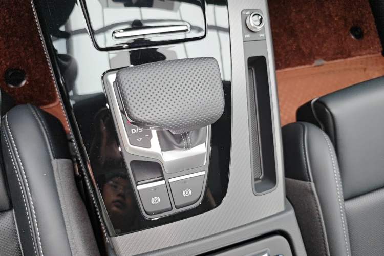 Used Audi Q5L 2025 40 TFSI Luxury Dynamic Edition Gear Lever