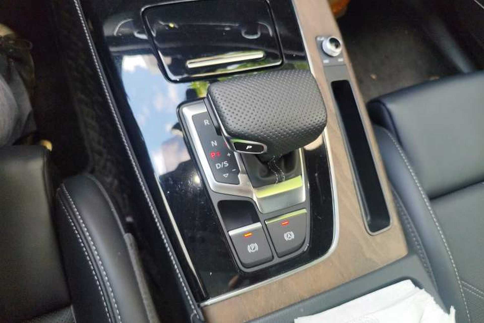 Used Audi Q5L 2025 quattro 45th Anniversary Edition 45 TFSI Luxury Dynamic Model Gear Lever