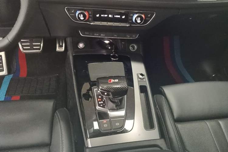 Used Audi Q5L 2025 40 TFSI Luxury Dynamic Edition Gear Lever