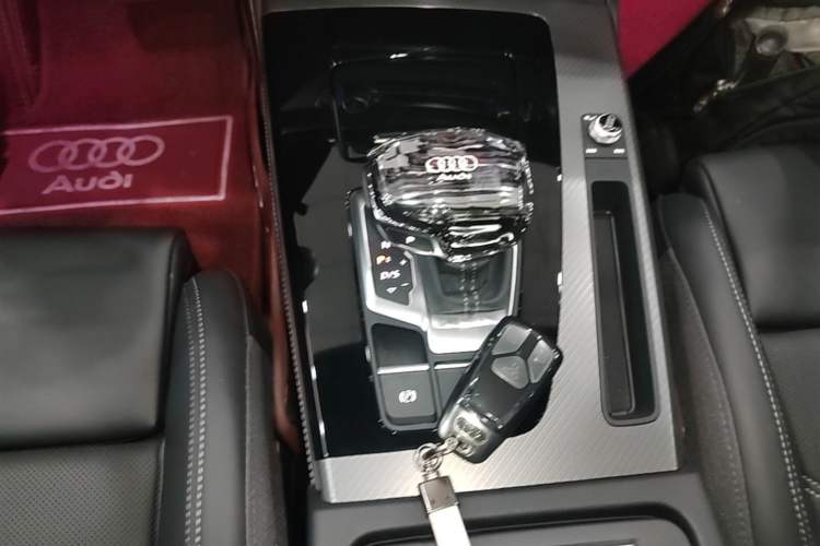 Used Audi Q5L 2025 40 TFSI Luxury Dynamic Edition Gear Lever