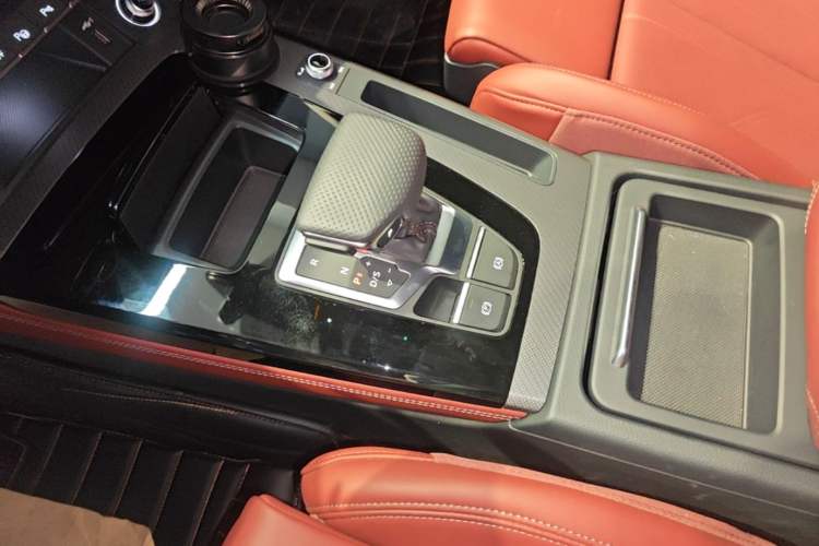 Used Audi Q5L 2025 45 TFSI Luxury Dynamic Edition Gear Lever