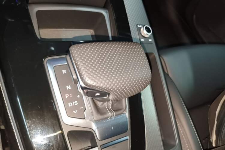 Used Audi Q5L 2025 40 TFSI Luxury Dynamic Edition Gear Lever