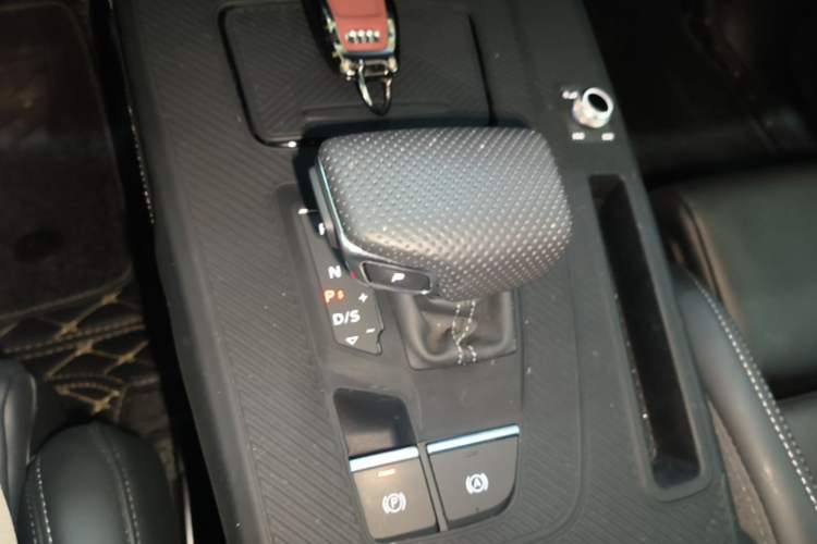 Used Audi Q5L 2025 40 TFSI Luxury Dynamic Edition Gear Lever