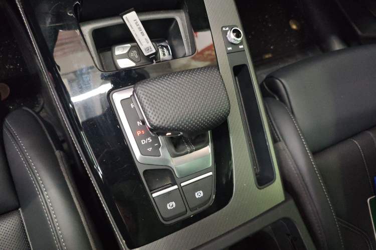 Used Audi Q5L 2025 40 TFSI Luxury Dynamic Edition Gear Lever