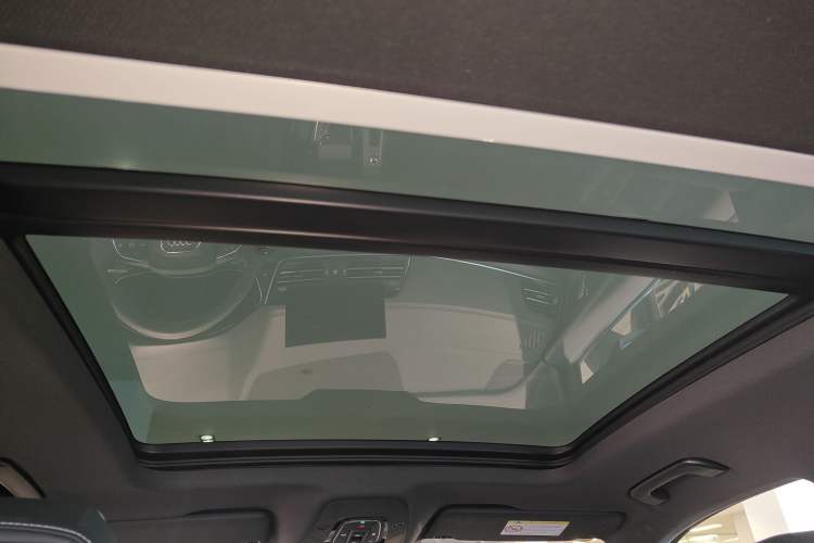 Used Audi Q5L 2025 quattro 45th Anniversary Edition 45 TFSI Luxury Dynamic Model Headliner