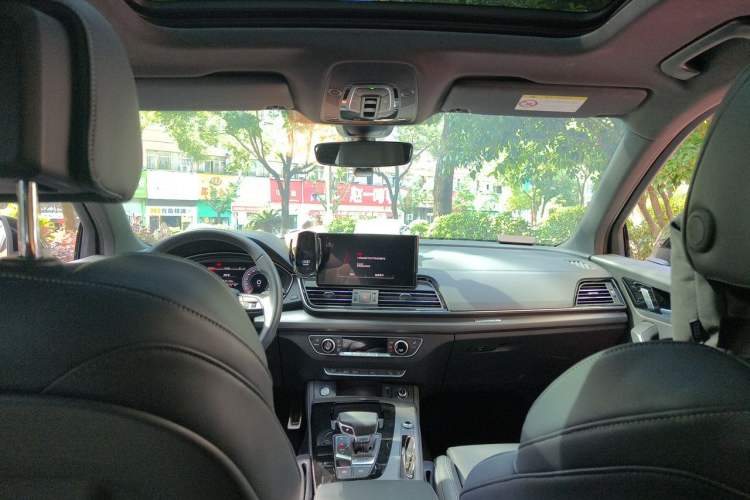 Used Audi Q5L 2025 40 TFSI Luxury Dynamic Edition Headliner