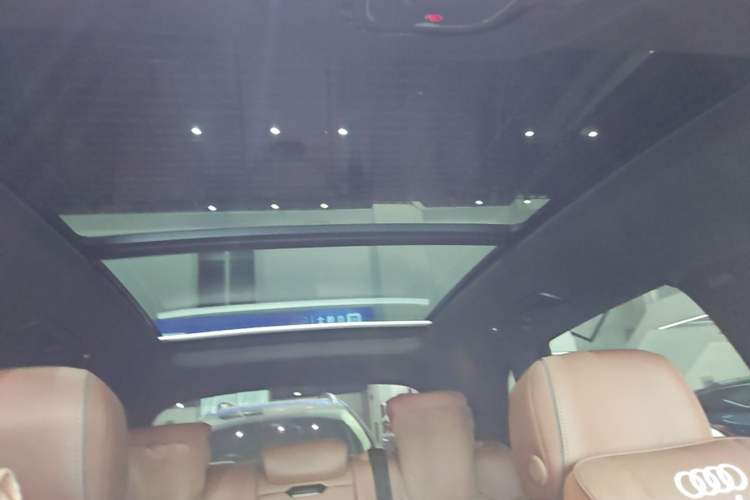 Used Audi Q5L 2025 quattro 45th Anniversary Edition 45 TFSI Luxury Dynamic Model Headliner