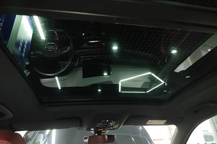 Used Audi Q5L 2025 40 TFSI Luxury Dynamic Edition Headliner