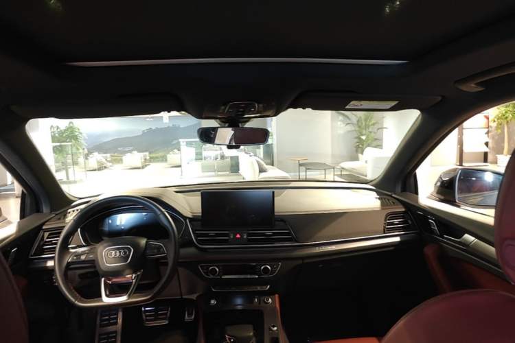 Used Audi Q5L 2025 quattro 45th Anniversary Edition 40 TFSI Luxury Dynamic Model Headliner